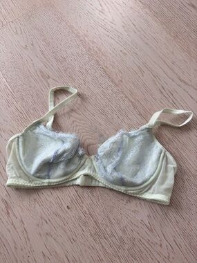 DKNYC Pale Yellow Lace Underwire Bra